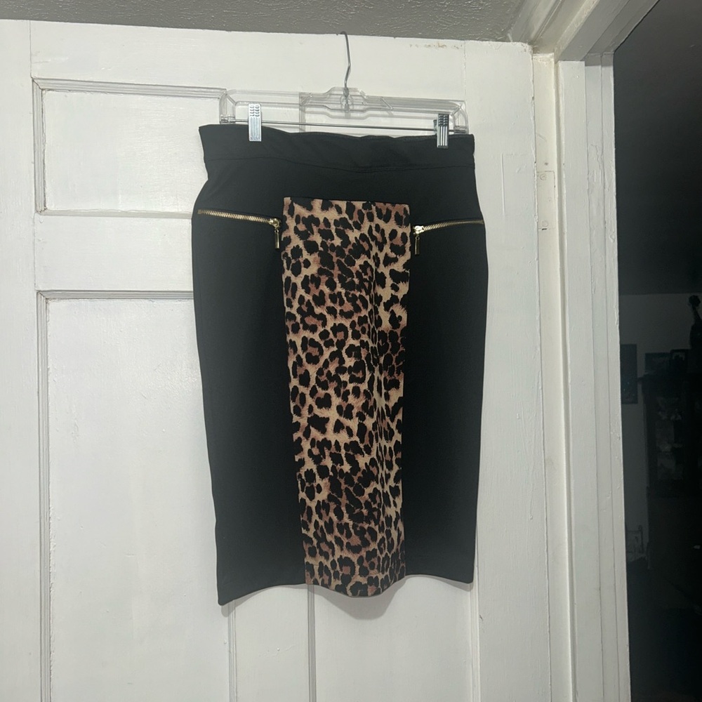 “Send Ur Price?” Leopard Print & Black Skirt…🥰 - Picture 2 of 5